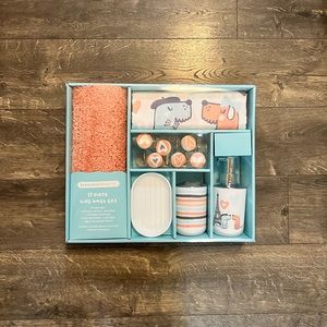 BubbleBee Bath Co. 17 PC‎ Kids Bath Set NEW